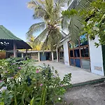 Casa Aventureros Isla Grande Colombia