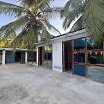 Casa Aventureros Isla Grande Colombia